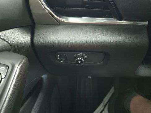 Certified 2023 Chevrolet Traverse LT FWD image 22