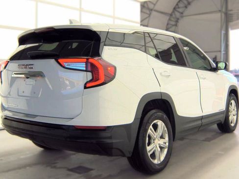 Used 2024 GMC Terrain SLE FWD image 3