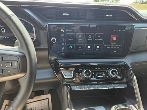Used 2024 GMC Sierra 1500 AT4 w/ Technology Package AWD/4WD image 17