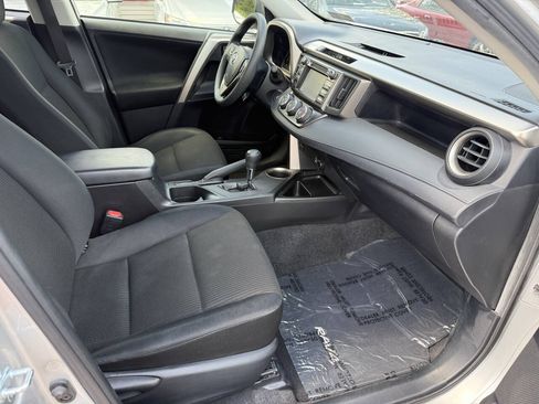 Used 2015 Toyota RAV4 LE FWD image 9