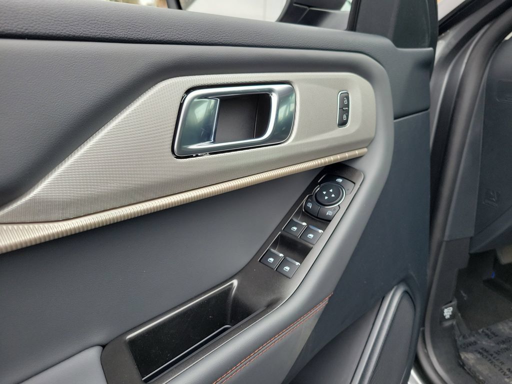 New 2026 Ford Explorer Active RWD image 19