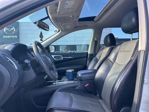 Used 2020 Nissan Pathfinder SL image 18