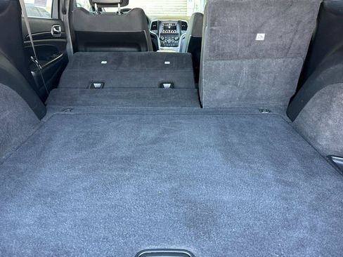 Used 2021 Jeep Grand Cherokee Laredo RWD image 15