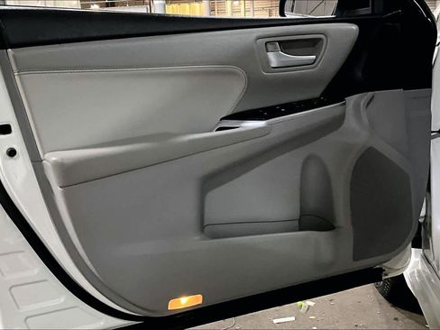 Used 2015 Toyota Camry XLE image 21