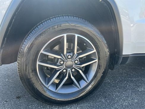 Used 2019 Jeep Grand Cherokee Limited w/ Luxury Group II image 8