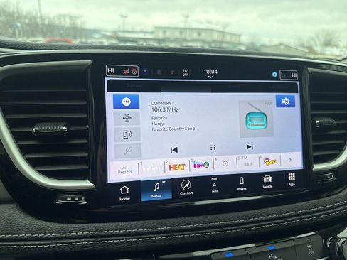 Used 2024 Chrysler Pacifica Select image 26