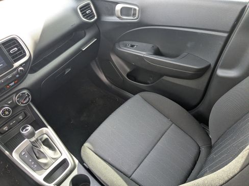 New 2026 Hyundai Venue SE FWD image 18
