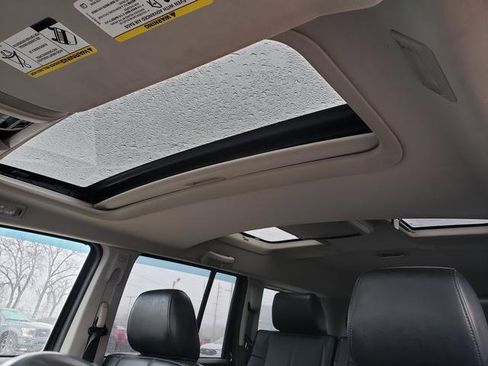 Used 2010 Jeep Commander Limited image 21