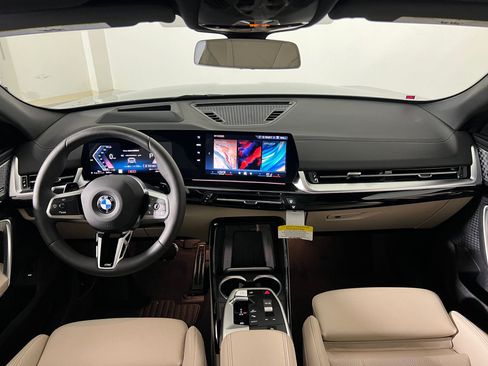 Used 2025 BMW X2 xDrive28i w/ Premium Package image 16