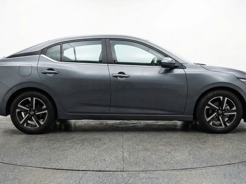 Used 2025 Nissan Sentra SV FWD image 11