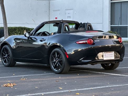 Used 2022 MAZDA MX-5 Miata Sport image 5