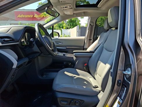 Certified 2024 Toyota Sienna XLE FWD image 13