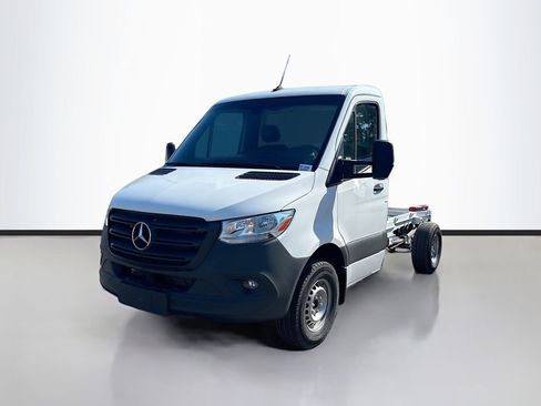 Used 2024 Mercedes-Benz Sprinter 3500 image 7