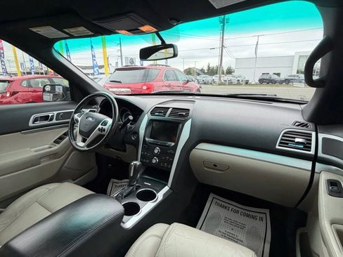 Used 2012 Ford Explorer XLT image 16
