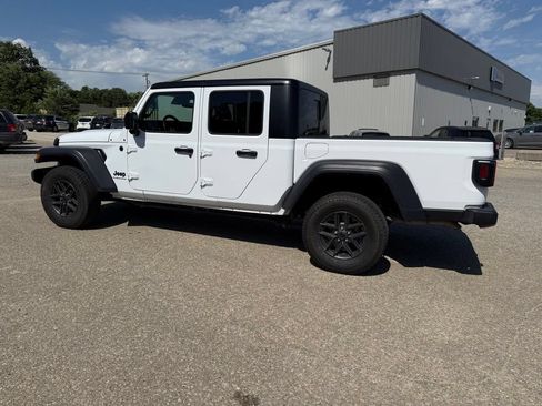 Used 2025 Jeep Gladiator Sport AWD/4WD image 38