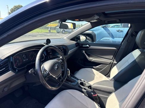 Used 2019 Volkswagen Jetta R-Line w/ R-Line Cold Weather Package FWD image 9