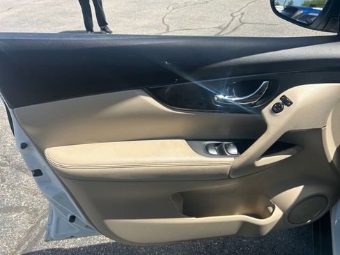 Used 2019 Nissan Rogue SV AWD/4WD image 23