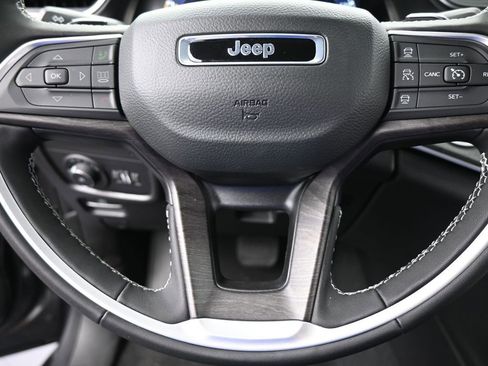 Used 2025 Jeep Grand Cherokee L Limited w/ Black Appearance Package image 24