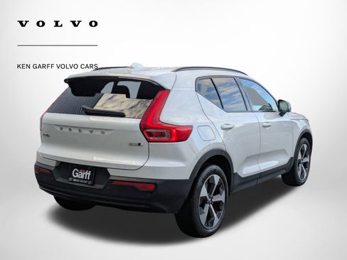 Used 2023 Volvo XC40 B5 Ultimate w/ Protection Package Premier image 3