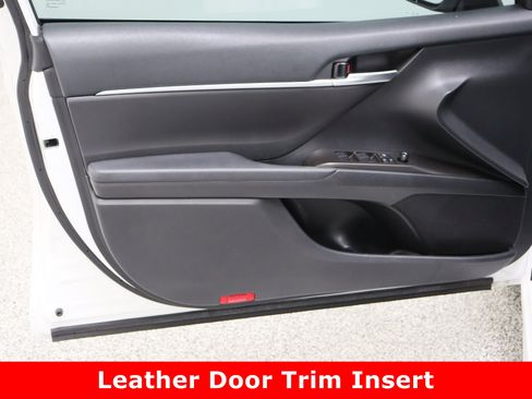 Used 2024 Toyota Camry SE image 12