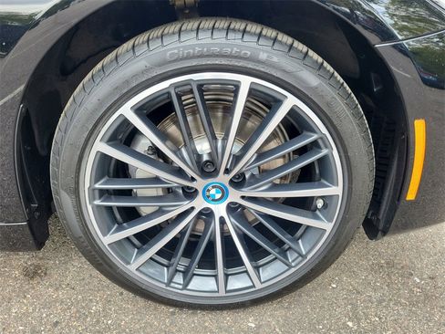 Used 2022 BMW 530e xDrive 530e iPerformance w/ Premium Package image 11