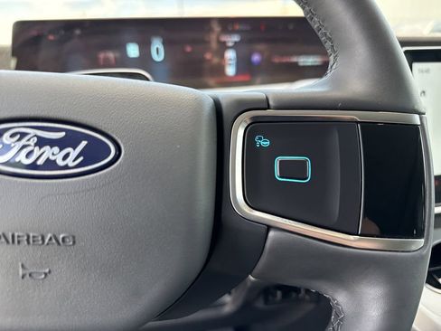 Used 2025 Ford Expedition Active AWD/4WD image 25