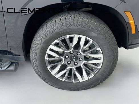 Used 2025 Chevrolet Tahoe Z71 AWD/4WD image 37