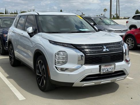 Used 2024 Mitsubishi Outlander FWD image 2