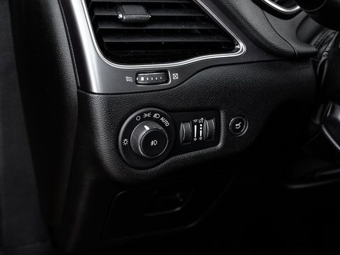 Used 2022 Jeep Cherokee Limited image 37