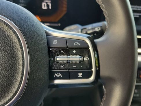 Certified 2025 Kia Carnival FWD image 20
