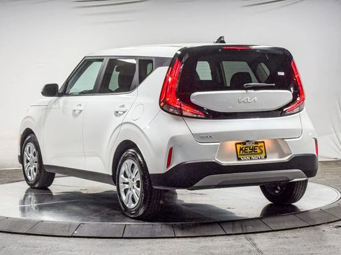 Used 2023 Kia Soul LX FWD image 2