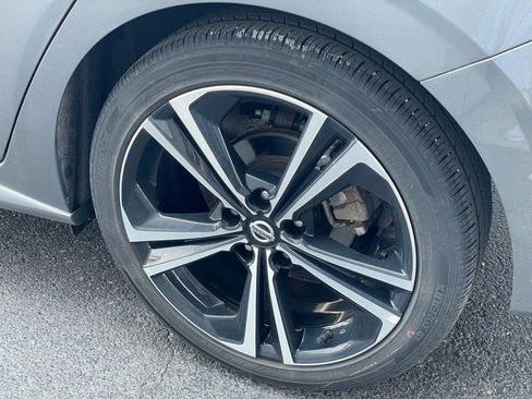 Certified 2022 Nissan Sentra SR w/ SR Premium Package FWD image 26