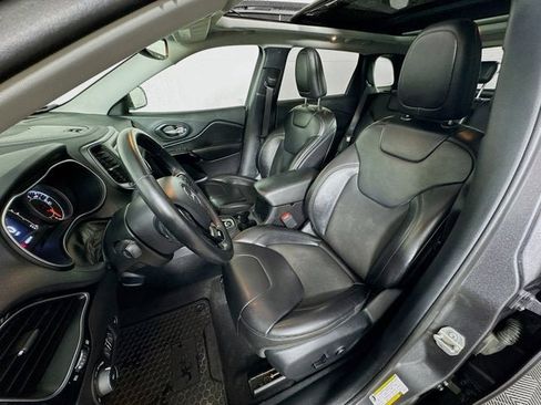 Used 2020 Jeep Cherokee Latitude Plus image 21