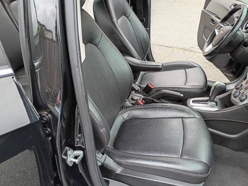 Used 2018 Chevrolet Sonic Premier FWD image 23