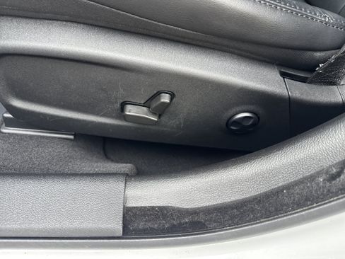 Used 2021 Chrysler 300 Touring L RWD image 4