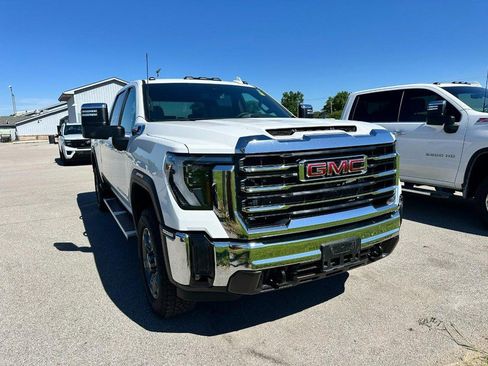 Used 2025 GMC Sierra 2500 SLT AWD/4WD image 2