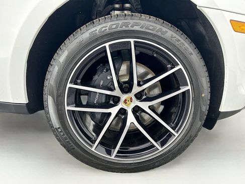 Used 2026 Porsche Macan AWD/4WD image 33