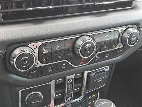 Used 2024 Jeep Gladiator Rubicon w/ Safety Group image 15