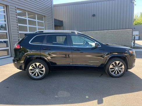 Used 2019 Jeep Cherokee Overland AWD/4WD image 4