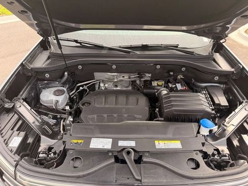 Used 2025 Volkswagen Atlas SE FWD image 17