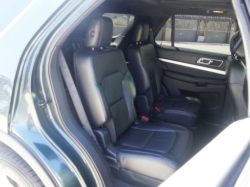 Used 2016 Ford Explorer XLT w/ Equipment Group 202A AWD/4WD image 38