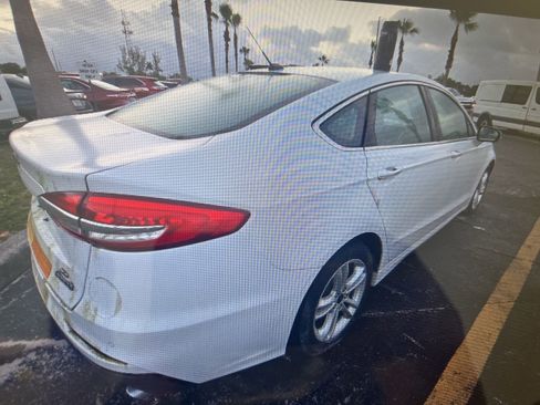 Used 2018 Ford Fusion SE w/ Equipment Group 602A image 2