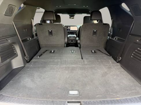 Used 2025 Chevrolet Traverse LT image 24