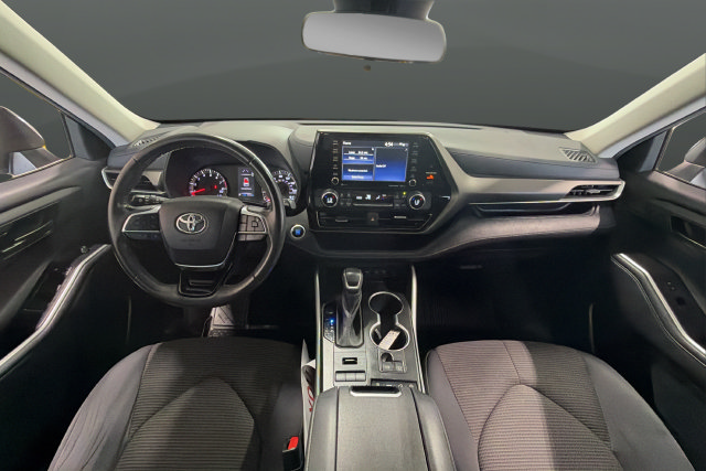 Used 2021 Toyota Highlander LE AWD/4WD image 11