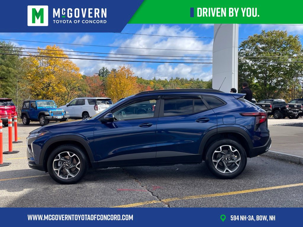 Used 2024 Chevrolet Trax LT w/ Driver Confidence Package FWD image 2