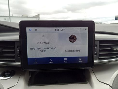 Used 2024 Ford Explorer XLT w/ Equipment Group 202A RWD image 21