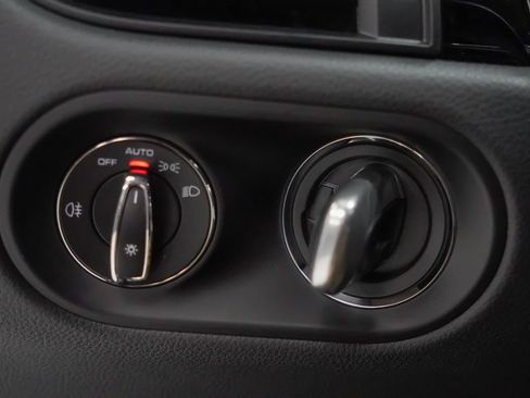 Used 2025 Porsche Macan image 25