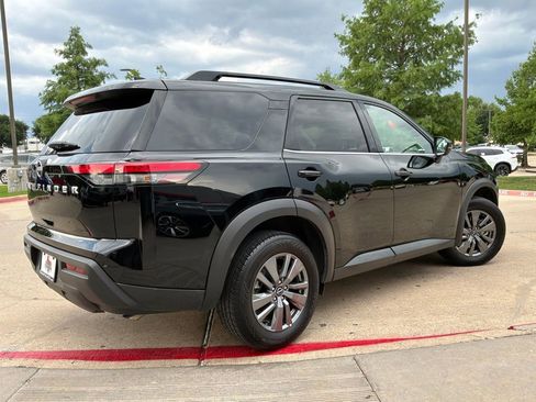 Used 2025 Nissan Pathfinder SV FWD image 6