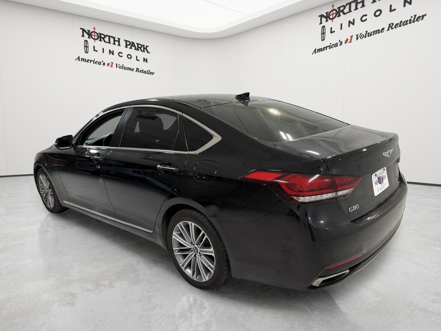 Used 2018 Genesis G80 3.8 RWD image 3