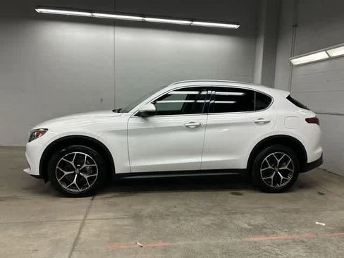 Used 2018 Alfa Romeo Stelvio Ti AWD/4WD image 2